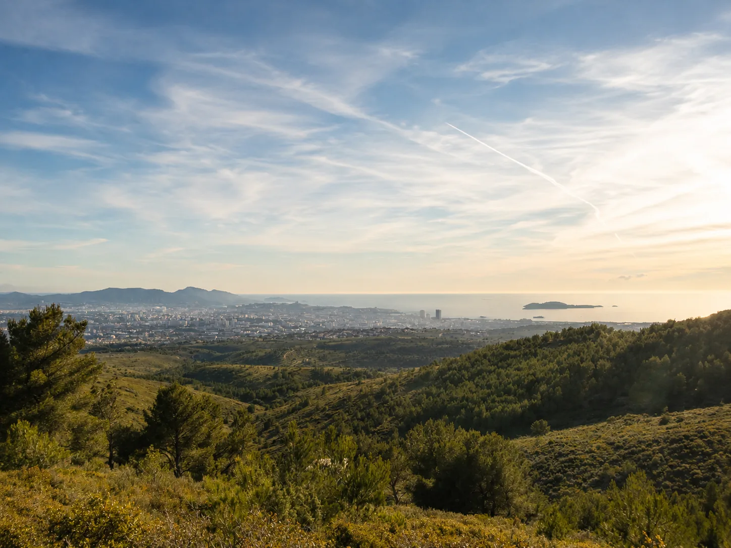 Vue de Marseille depuis le massif de l’Étoile.
